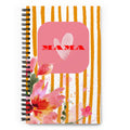 Carnet de notes a spirales avec un motif floral et des rayures oranges. Inscription “Carnet de notes Mama“