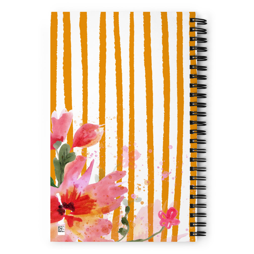 Carnet de notes a spirales avec un motif floral et des rayures oranges. Inscription “Carnet de notes Mama“