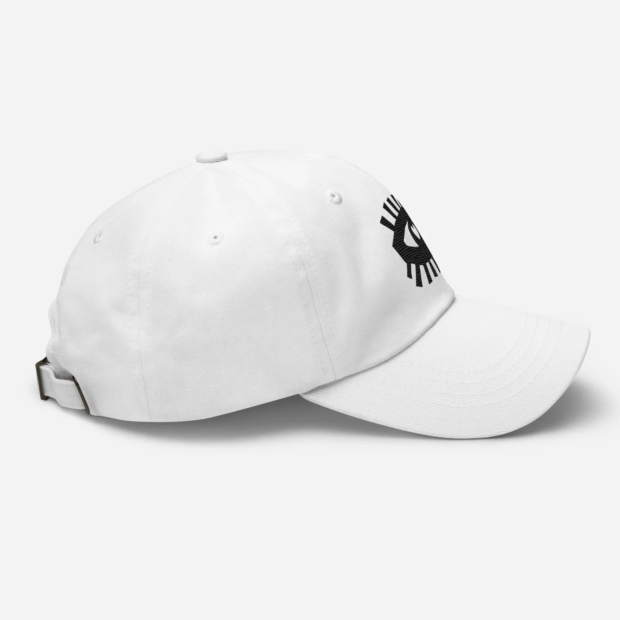 Casquette blanche stylée avec motif œil noir graphique sur le devant.