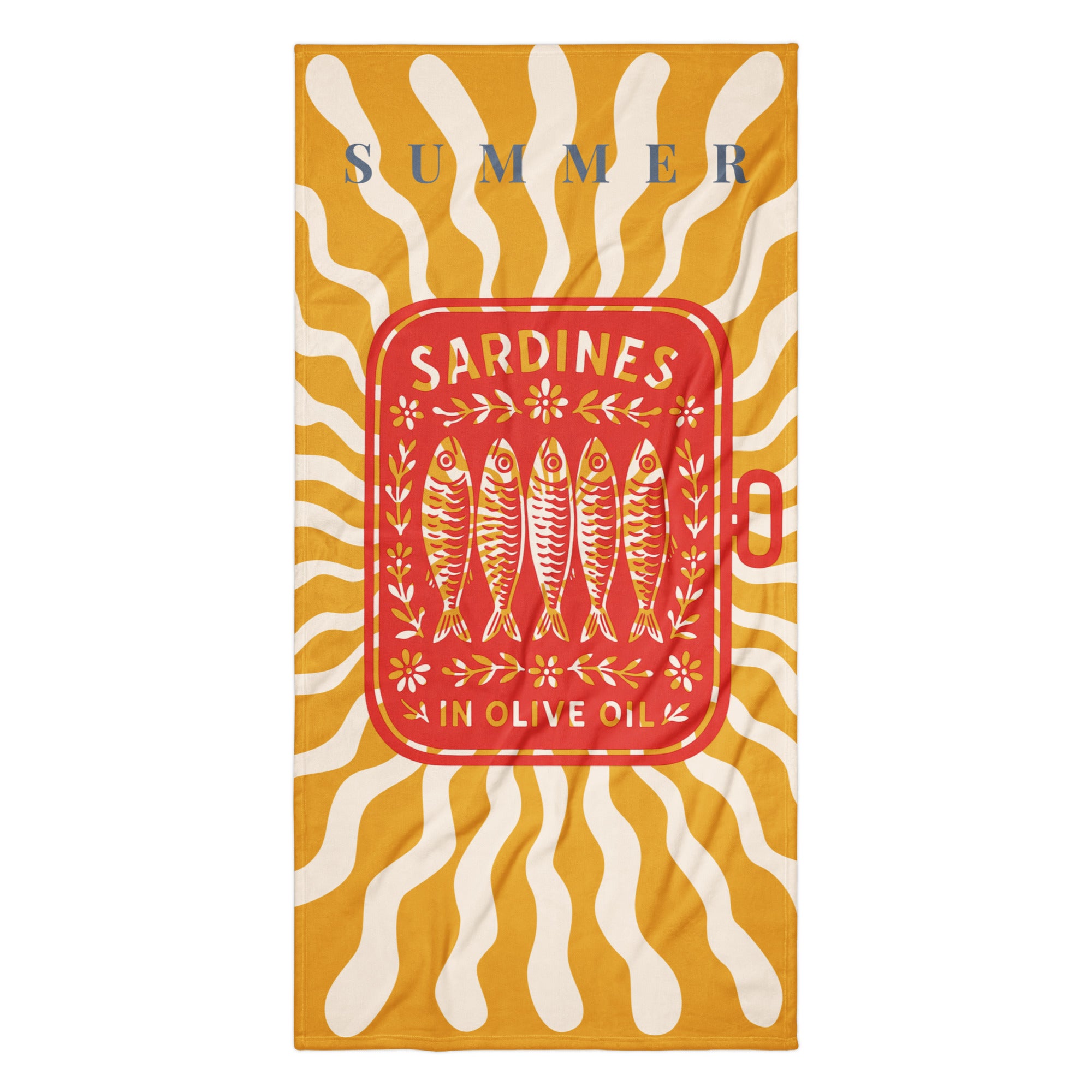 Serviette de plage de couleur jaune avec motif boîte de sardines rouge, illustration de poissons, style vintage estival et ambiance méditerranéenne.