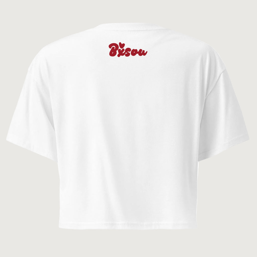 Crop-top femme de couleur blanche avec une inscription Bisou sur le devant.