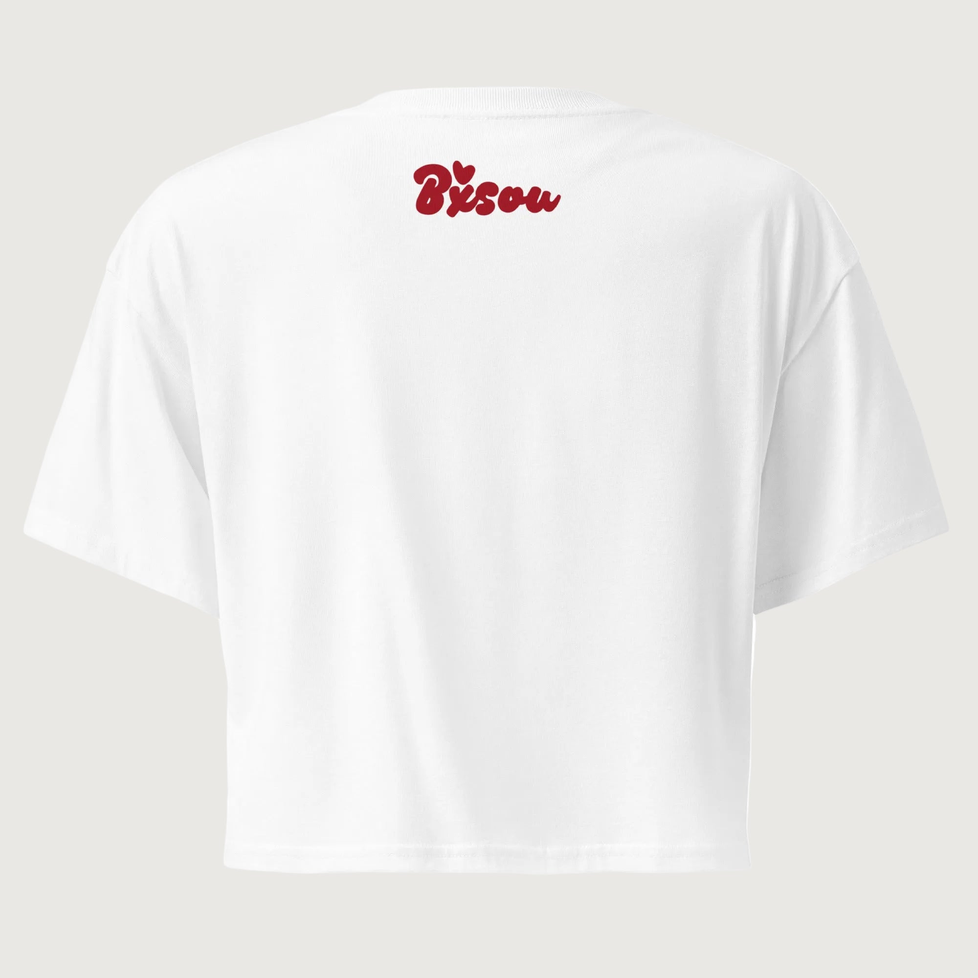 Crop-top femme de couleur blanche avec une inscription Bisou sur le devant.