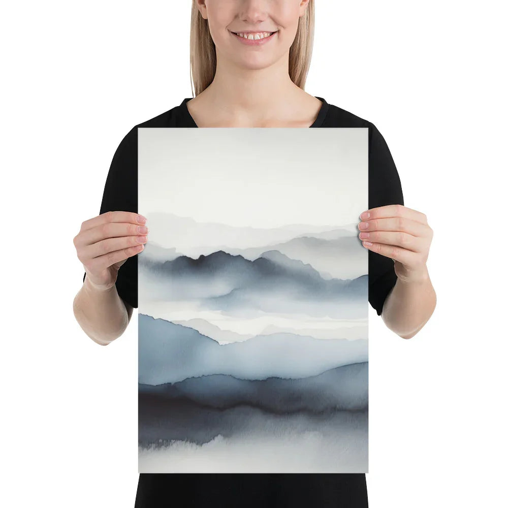 Affiche décorative avec illustration artistique de montagnes floues en tons bleus et gris